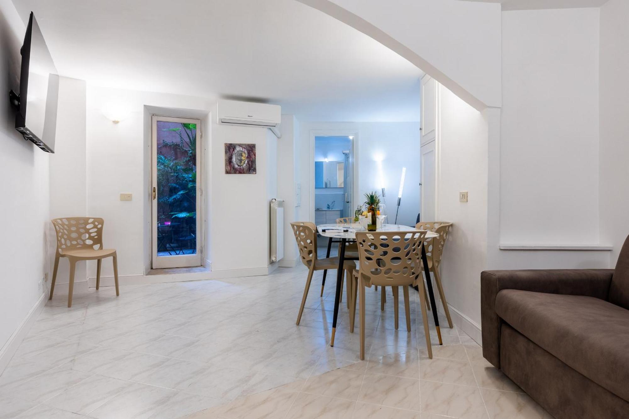 Aparthotel Navona Open Space 4*